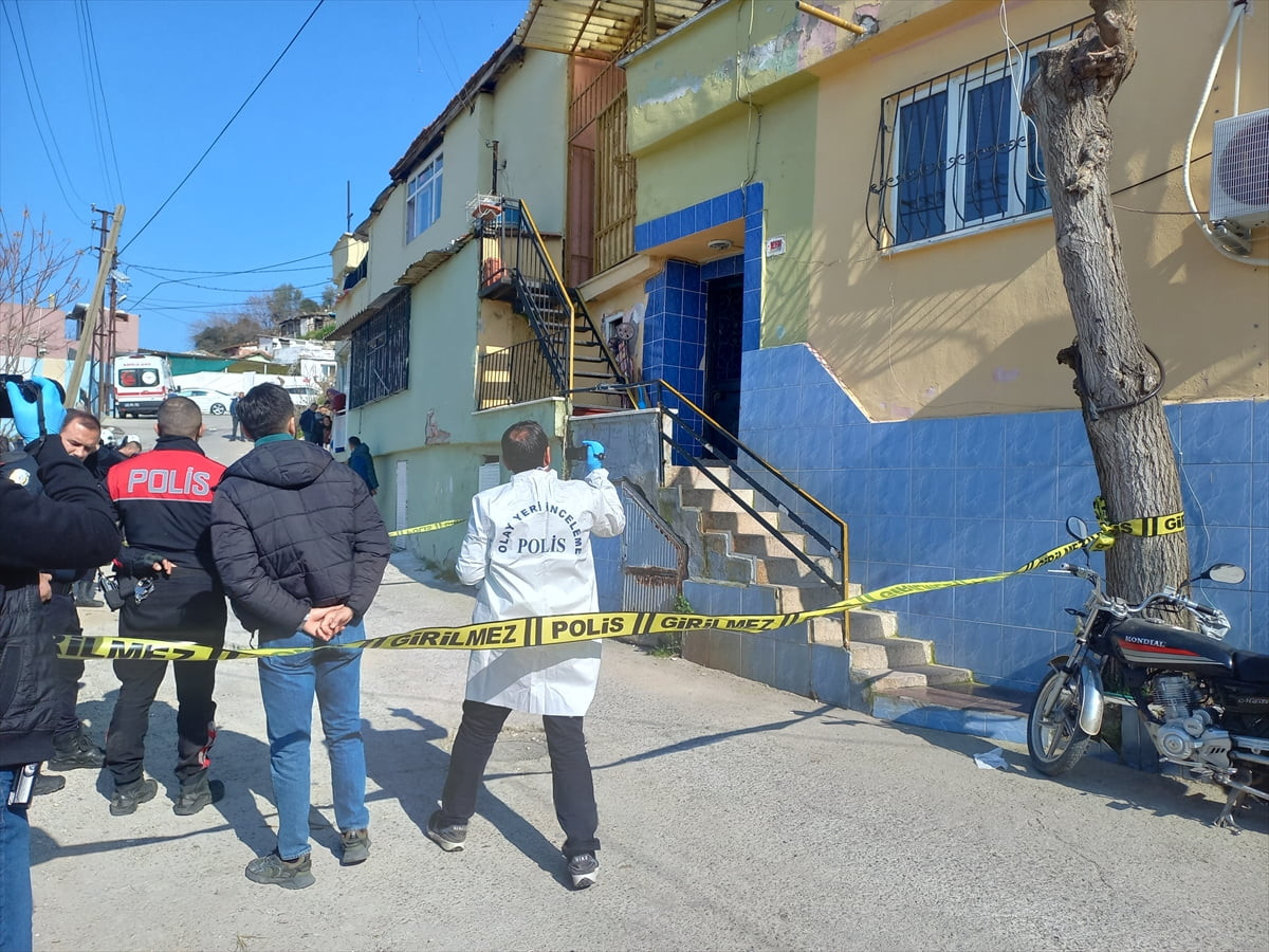 Manisa'nın Şehzadeler ilçesinde cezaevi firarisi, saklandığı evde tabancayla vurulmuş halde ölü...