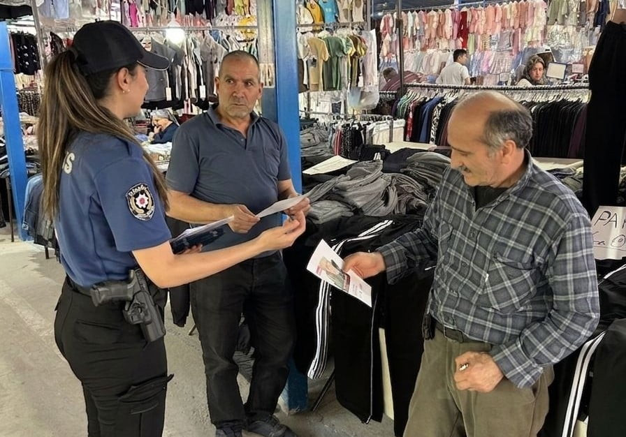 MANİSA'NIN SELENDİ İLÇESİNDE İLÇE EMNİYET AMİRLİĞİ EKİPLERİ, PAZAR YERİNDE GERÇEKLEŞTİRDİKLERİ...
