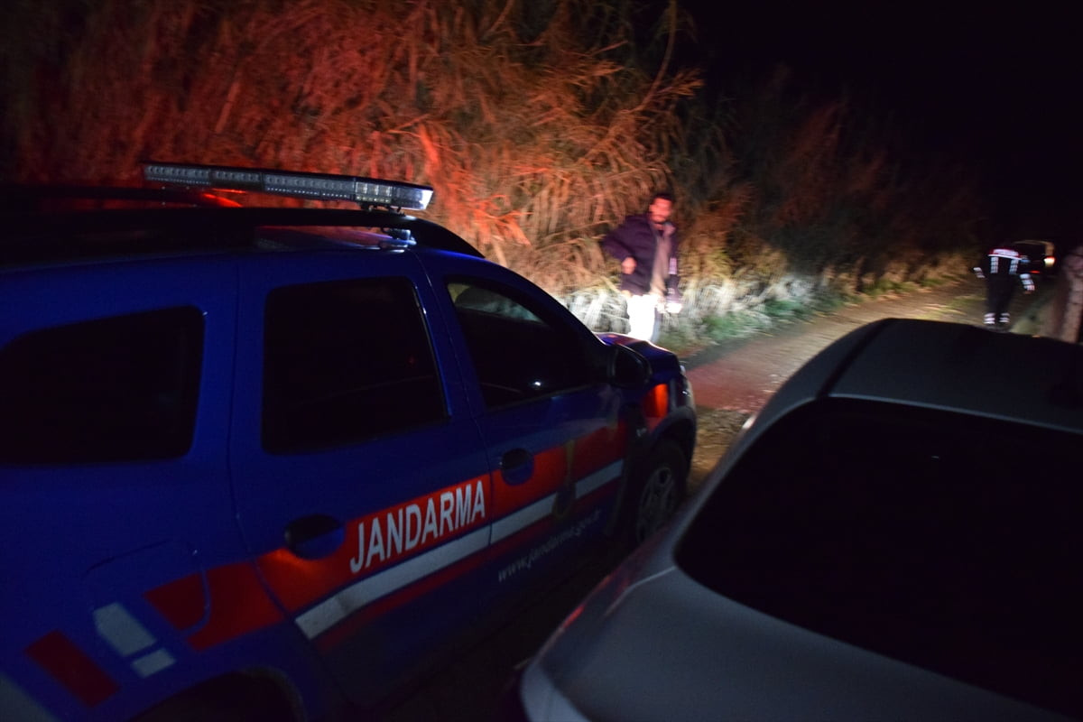 Manisa'nın Turgutlu ilçesinde eşini tabancayla öldürdükten sonra İran'a kaçmaya çalıştığı...