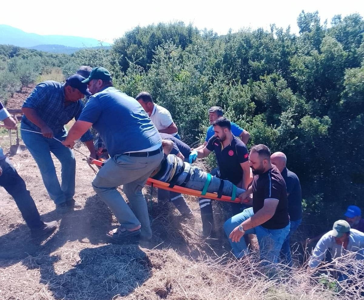 MANİSA'NIN TURGUTLU İLÇESİNDE KONTROLDEN ÇIKARAK DEREYE DEVRİLEN TRAKTÖRÜN SÜRÜCÜSÜ 71 YAŞINDAKİ...