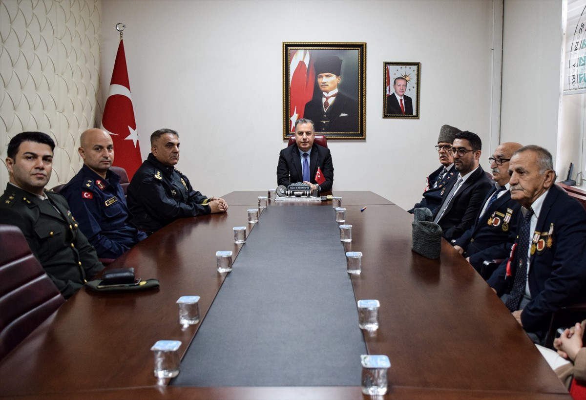 Manisa'nın Turgutlu ilçesinde yaşayan Kıbrıs Muharip Gazisi Şükrü Akkurt'a, 51 yıl sonra milli...