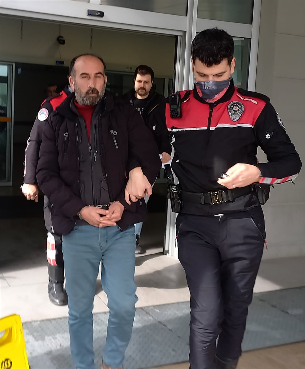 Manisa'nın Yunusemre ilçesinde eşi tarafından tabancayla vurulan kadın hayatını kaybetti, şüpheli...