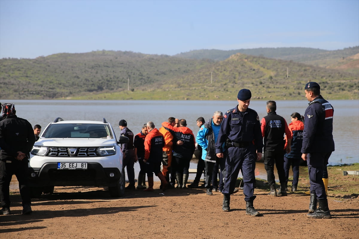 Manisa'nın Yunusemre ilçesinde kaybolan 19 yaşındaki gencin cansız bedeni gölette bulundu.