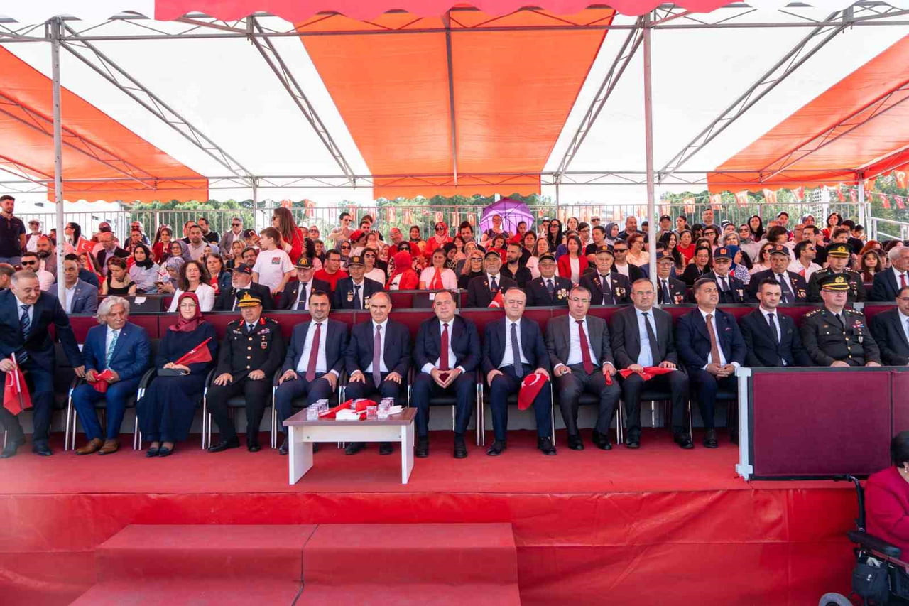 MANİSA’DA 19 MAYIS ATATÜRK’Ü ANMA GENÇLİK VE SPOR BAYRAMI DOLAYISIYLA DÜZENLENEN KUTLAMALARDA...