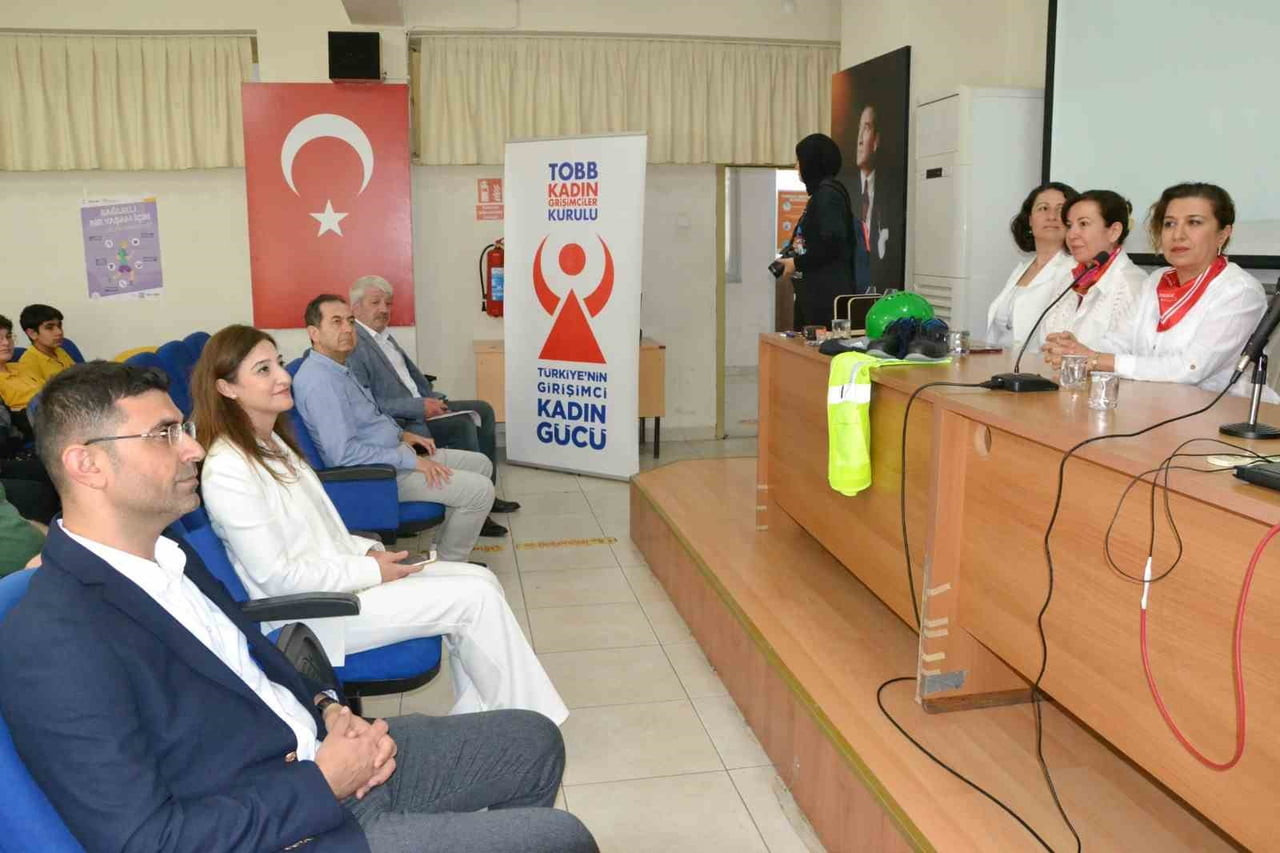 MANİSA’DA 19 MAYIS KAPSAMINDA DÜZENLENEN "ATATÜRK’ÜN İZİNDE ÜRETEN GENÇLİK" SÖYLEŞİSİNDE BAŞARILI...