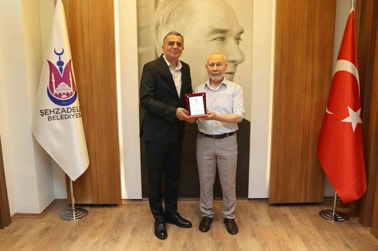 MANİSA’DA BİNLERCE ÇİFTİN HAYATINI BİRLEŞTİREN VE YAKLAŞIK 41 BİN NİKAH KIYARAK KENT TARİHİNE...