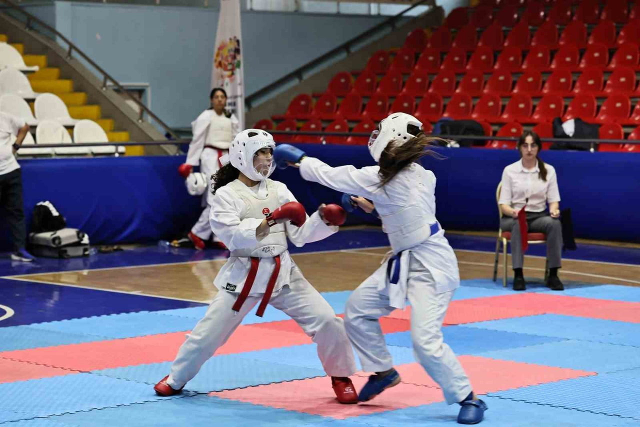 MANİSA’DA DÜZENLENEN ANADOLU YILDIZLAR LİGİ (ANALİG) KARATE 1. ETAP 2. GRUP KIZLAR VE ERKEKLER...