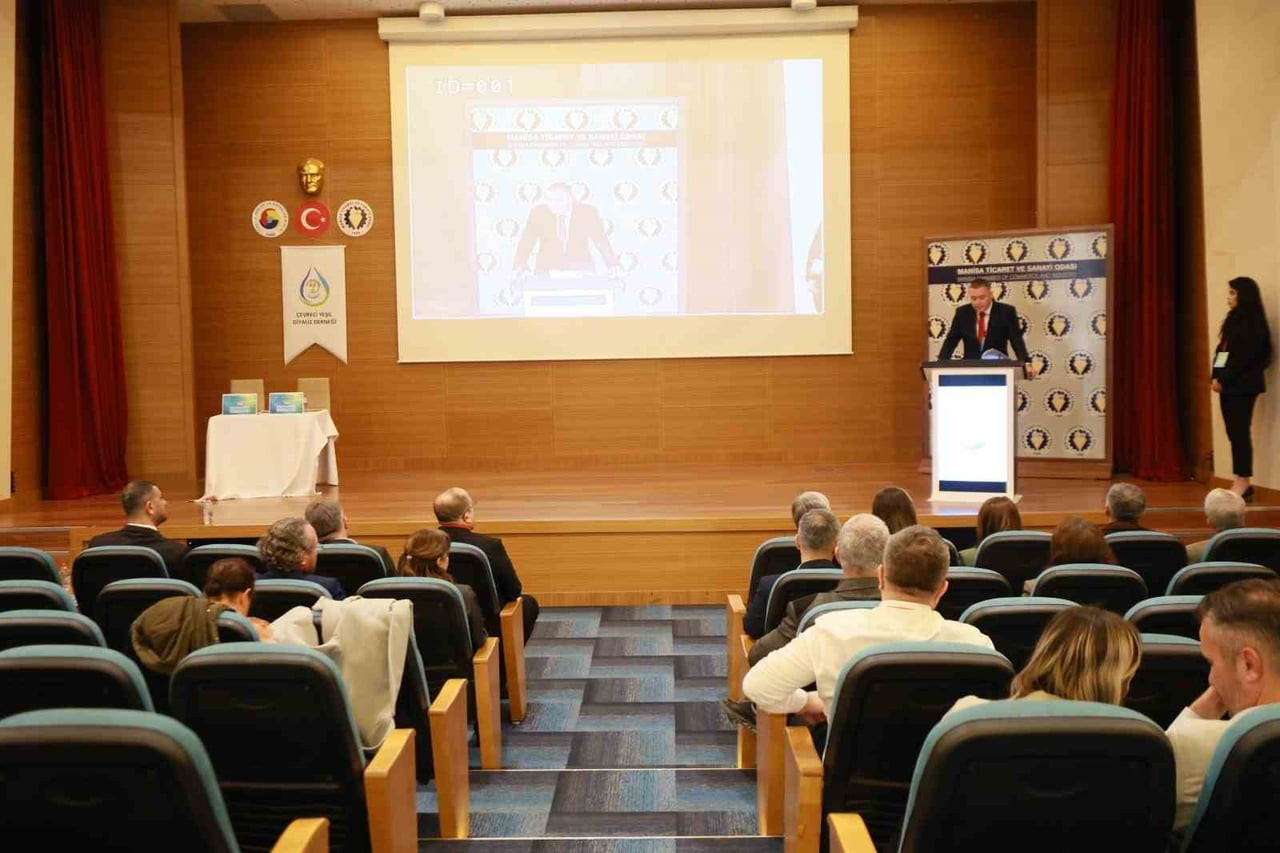 MANİSA’DA DÜZENLENEN SÜRDÜRÜLEBİLİR NEFROLOJİ SEMPOZYUMU’NDA, DİYALİZ TEDAVİSİNDE ORTAYA ÇIKAN SU...