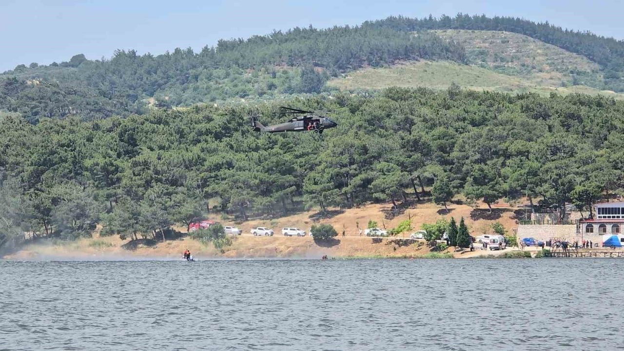 Manisa'da jandarma ve afad ekiplerinden nefes kesen suda arama kurtarma tatbikatı