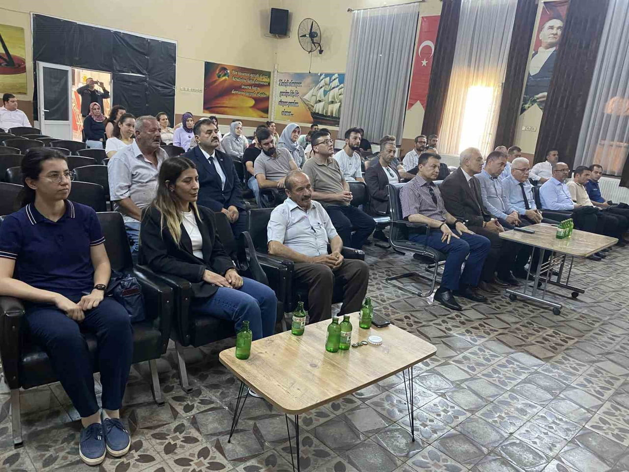 MANİSA’NIN ALAŞEHİR İLÇESİNDE DÜZENLENEN EĞİTİM PROGRAMINDA AİLE İÇİ İLETİŞİMDEN AKRAN...