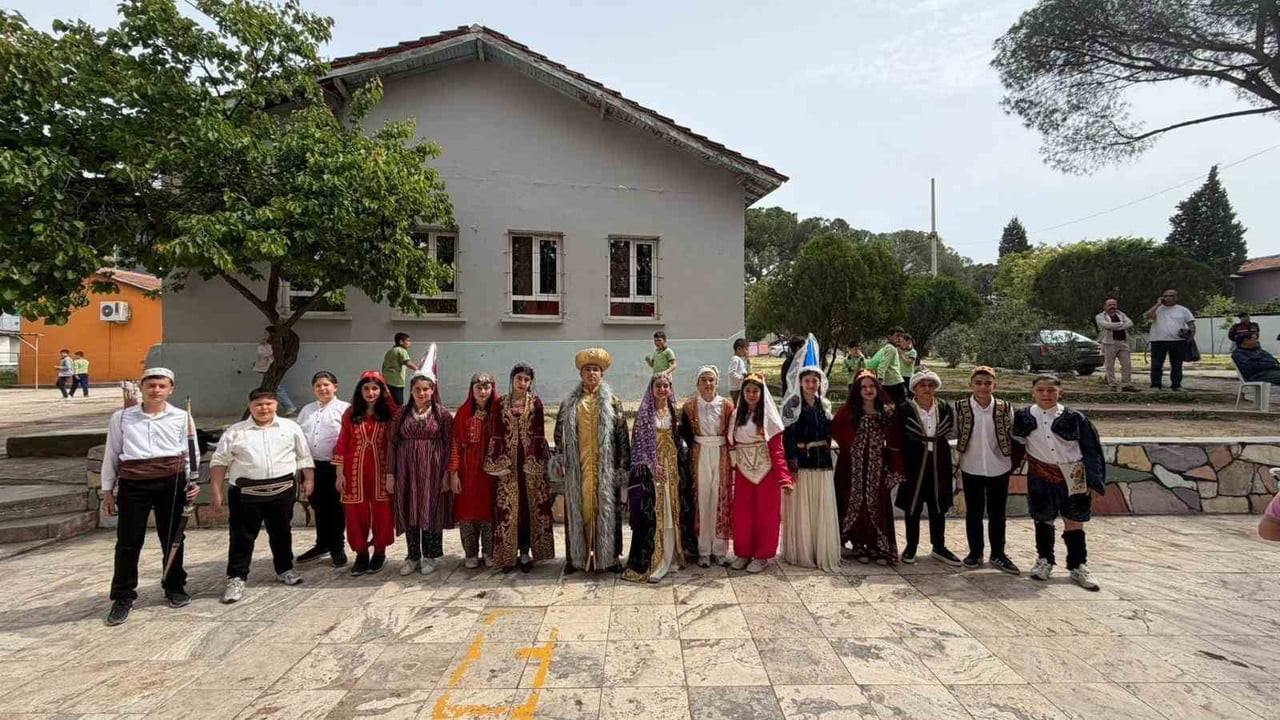 MANİSA’NIN ALAŞEHİR İLÇESİNDE KİLLİK ŞEHİT HÜDAVERDİ ÖZKAN ORTAOKULU TARAFINDAN DÜZENLENEN 21 MART...
