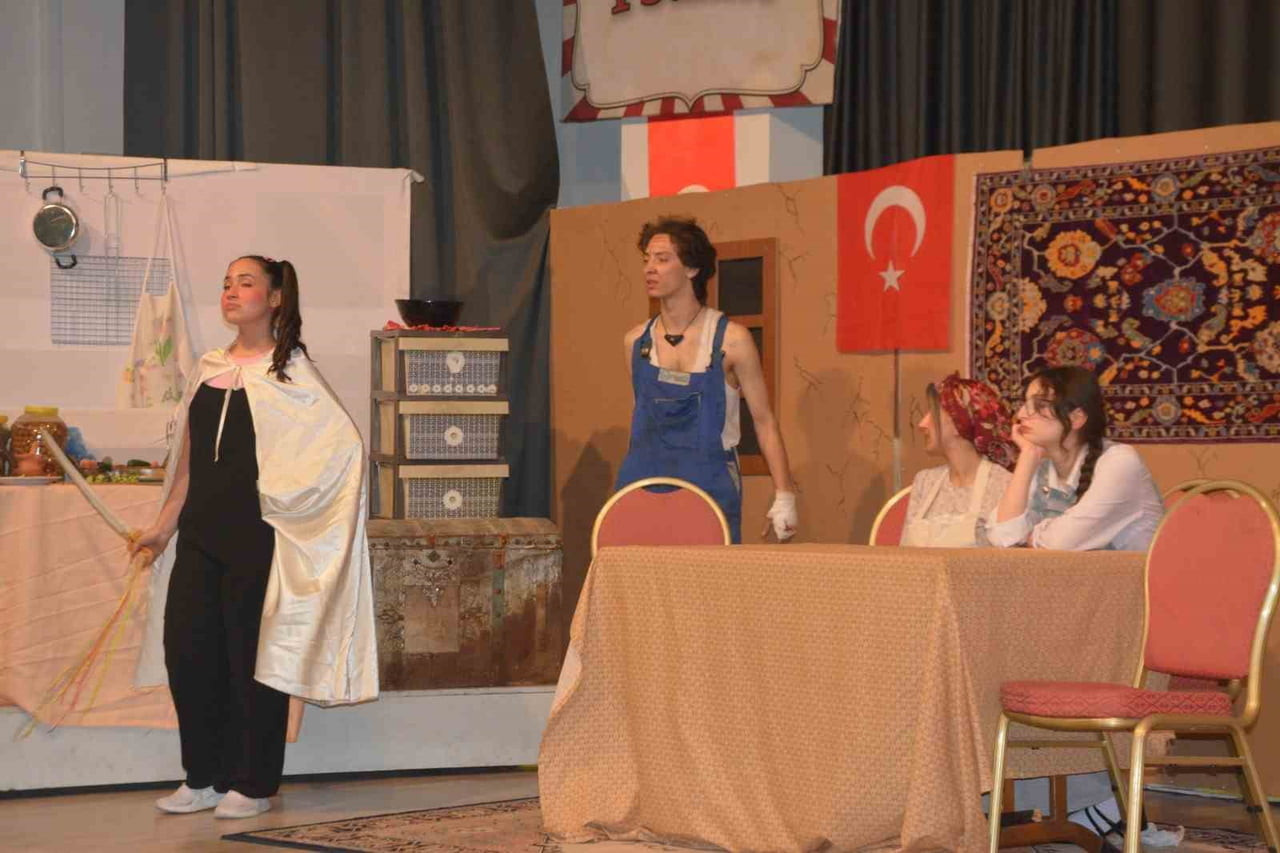 MANİSA’NIN DEMİRCİ İLÇESİNDE 15-21 MAYIS GENÇLİK HAFTASI ETKİNLİKLERİ KAPSAMINDA RESİM SERGİSİ...