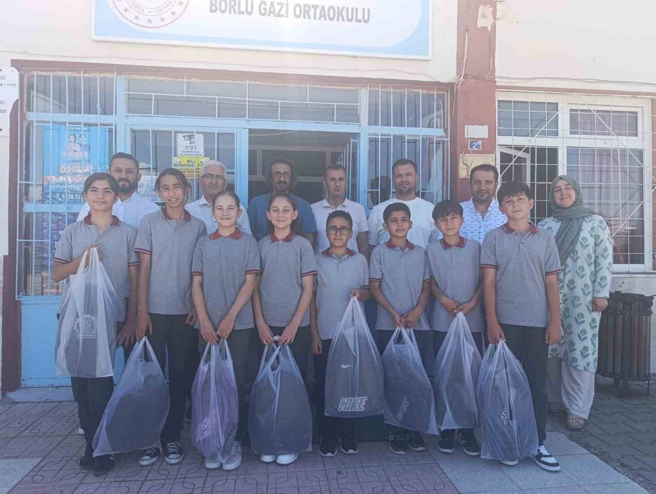 MANİSA’NIN EN KÜÇÜK İLÇESİ OLAN KÖPRÜBAŞI'NA BAĞLI BORLU MAHALLESİ’NDE EĞİTİM VEREN GAZİ...