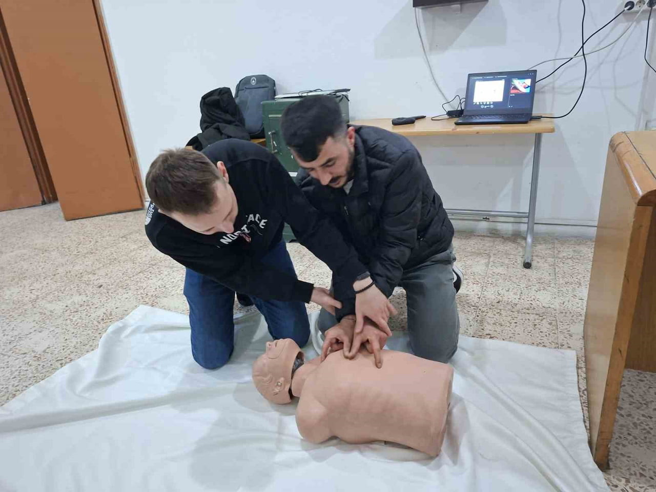 MANİSA’NIN GÖRDES İLÇESİNDE SİVİL TOPLUM KURULUŞLARINA YÖNELİK BAŞLATILAN İLK YARDIM EĞİTİMLERİNİN...