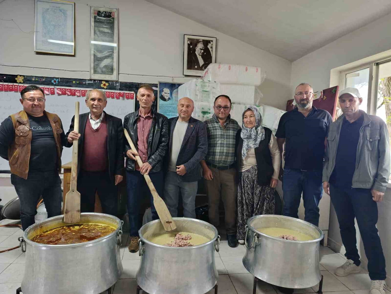 MANİSA’NIN GÖRDES İLÇESİNE BAĞLI FUNDACIK MAHALLESİ’NDE DÜZENLENEN GELENEKSEL KÖY HAYRI, ÇEVRE İL...