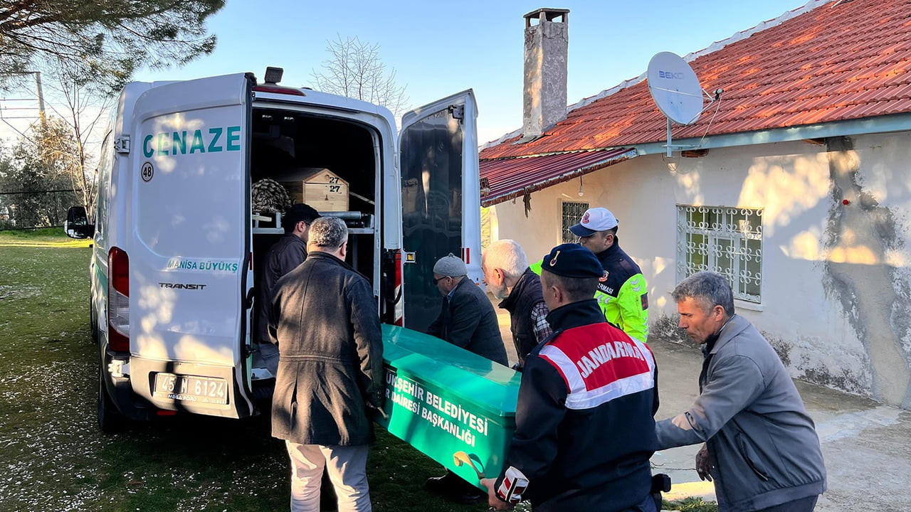 MANİSA’NIN KULA İLÇESİNDE 82 YAŞINDAKİ YAŞLI ADAM KENDİNİ ASARAK YAŞAMINA SON VERDİ.