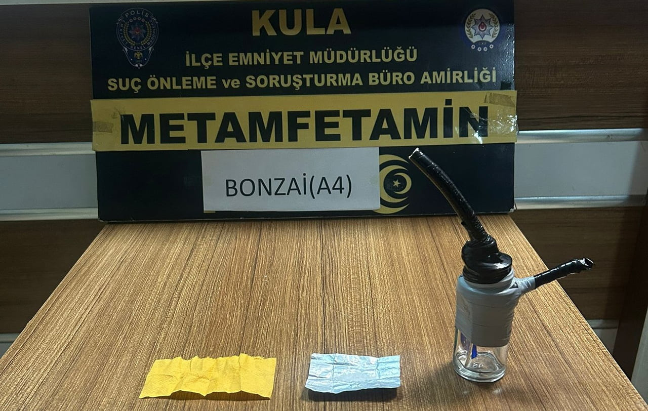 MANİSA’NIN KULA İLÇESİNDE İLÇE EMNİYET MÜDÜRLÜĞÜ EKİPLERİNCE UYUŞTURUCU VE ÇEŞİTLİ SUÇLARA YÖNELİK...