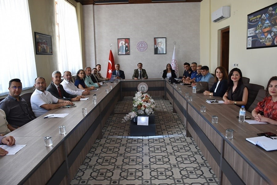 MANİSA’NIN SALİHLİ İLÇE KAYMAKAMI ALİ GÜLDOĞAN BAŞKANLIĞINDA, KADINA YÖNELİK ŞİDDETLE MÜCADELE...