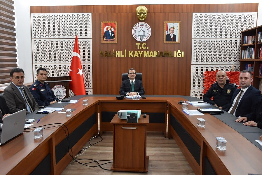 MANİSA’NIN SALİHLİ İLÇE KAYMAKAMI ALİ GÜLDOĞAN BAŞKANLIĞINDA, KENTTEKİ METRUK BİNALARIN GÜVENLİ...