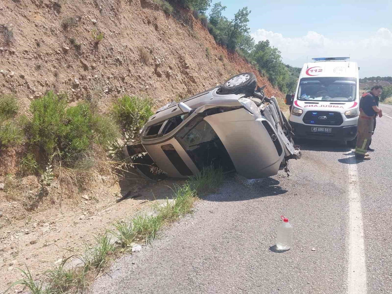 MANİSA’NIN SALİHLİ İLÇESAİNDE MEYDANA GELEN TRAFİK KAZASINDA, KONTROLDEN ÇIKARAK TAKLA ATAN...