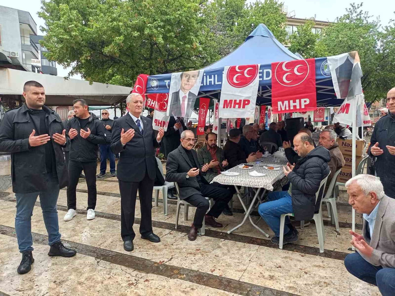 MANİSA’NIN SALİHLİ İLÇESİNDE, 4 NİSAN 1997 TARİHİNDE VEFAT EDEN MİLLİYETÇİ HAREKET PARTİSİ (MHP)...