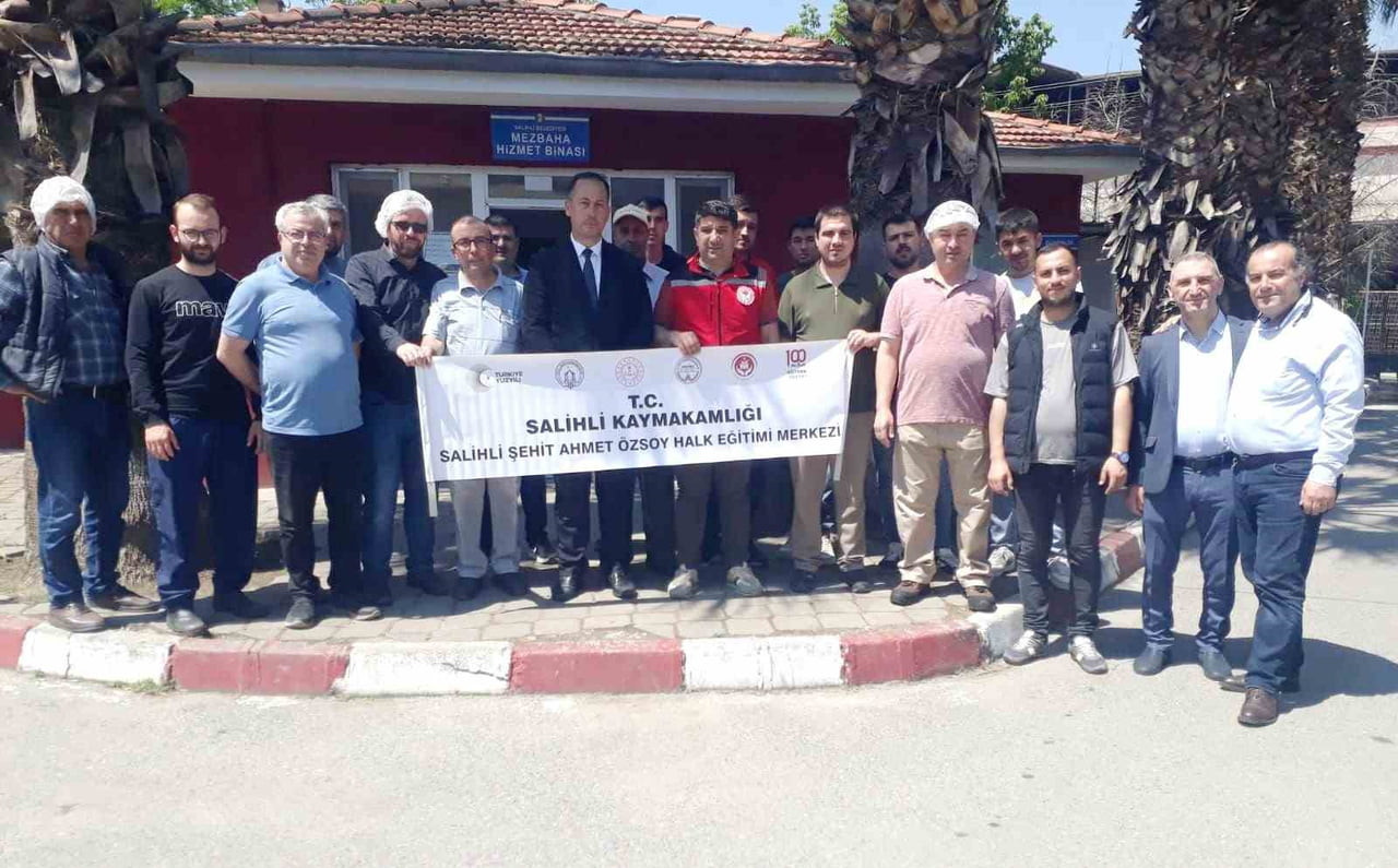 MANİSA’NIN SALİHLİ İLÇESİNDE KURBAN BAYRAMI ÖNCESİ HER YIL DÜZENLENEN "KURBAN KESİM ELEMANI" KURSU...