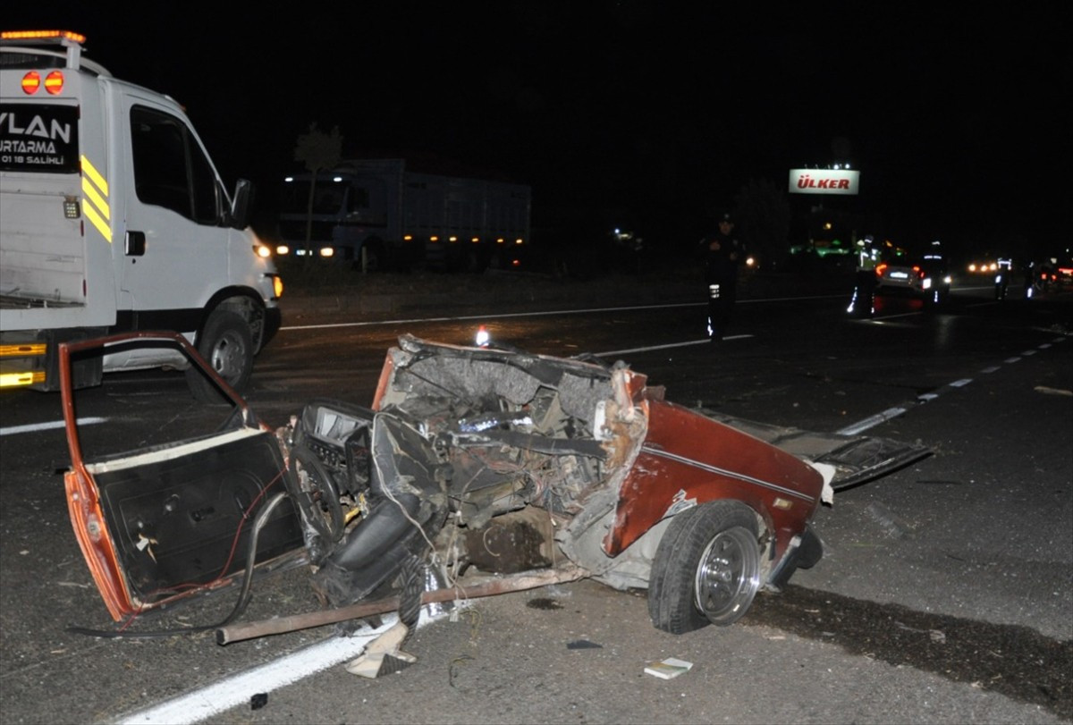 Manisa’nın Salihli ilçesinde meydana gelen trafik kazasında 5 kişi öldü, 6 kişi...