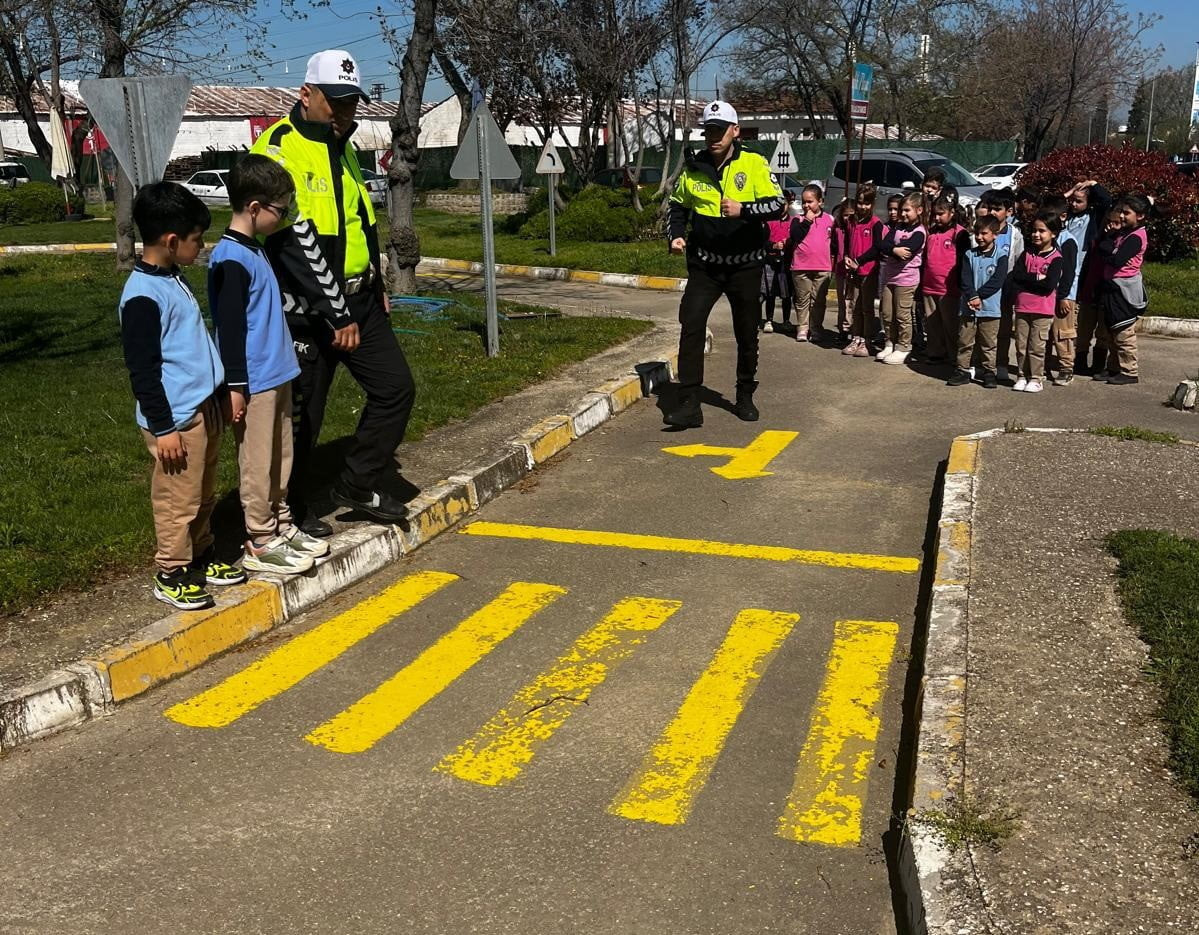 MANİSA’NIN SALİHLİ İLÇESİNDEKİ EMNİYET MÜDÜRLÜĞÜ TRAFİK TESCİL VE DENETLEME BÜRO AMİRLİĞİ...