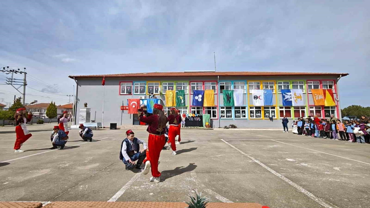 MANİSA’NIN SARIGÖL İLÇESİNDE NEVRUZ BAYRAMI VE ORMAN HAFTASI KAPSAMINDA DÜZENLENEN ETKİNLİKTE 400...