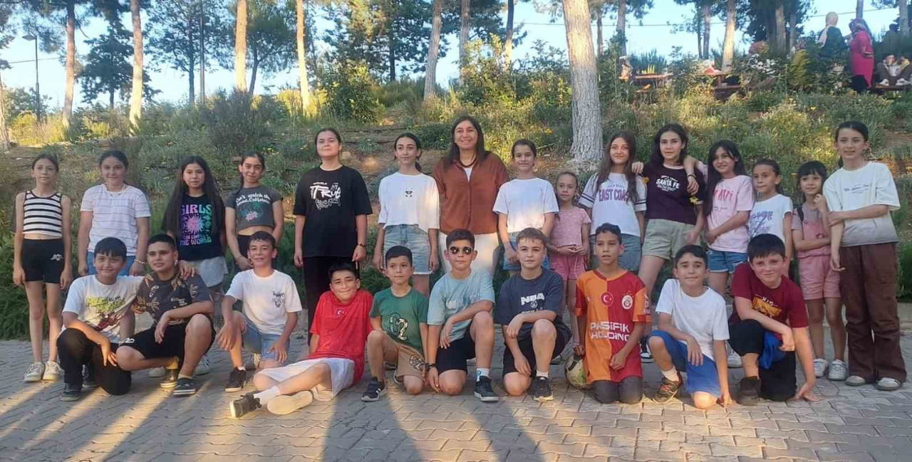 MANİSA’NIN SARIGÖL İLÇESİNDE SINIF ÖĞRETMENİ TUĞBA SÜRÜCÜ, GEÇTİĞİMİZ YIL MEZUN ETTİĞİ VE BU SENE...