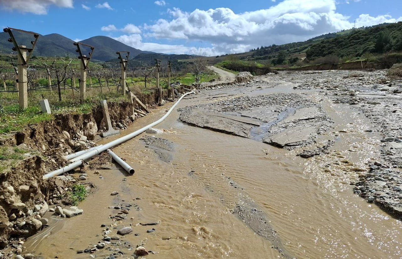 MANİSA’NIN SARIGÖL İLÇESİNE BAĞLI ZİYANLAR MAHALLESİ’NDE YILLAR ÖNCE YAPILAN GÖLETİN SON...