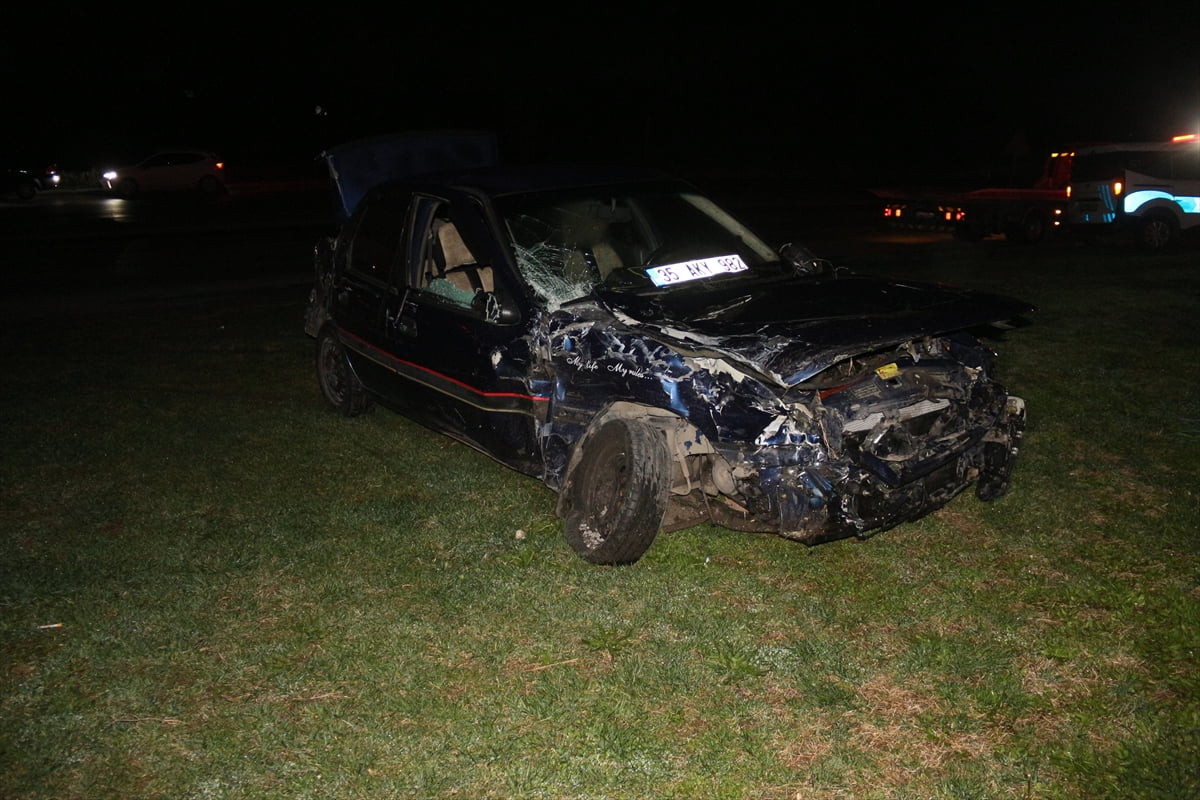 Manisa’nın Şehzadeler ilçesinde otomobil ile ambulansın çarpışması sonucu 5 kişi...