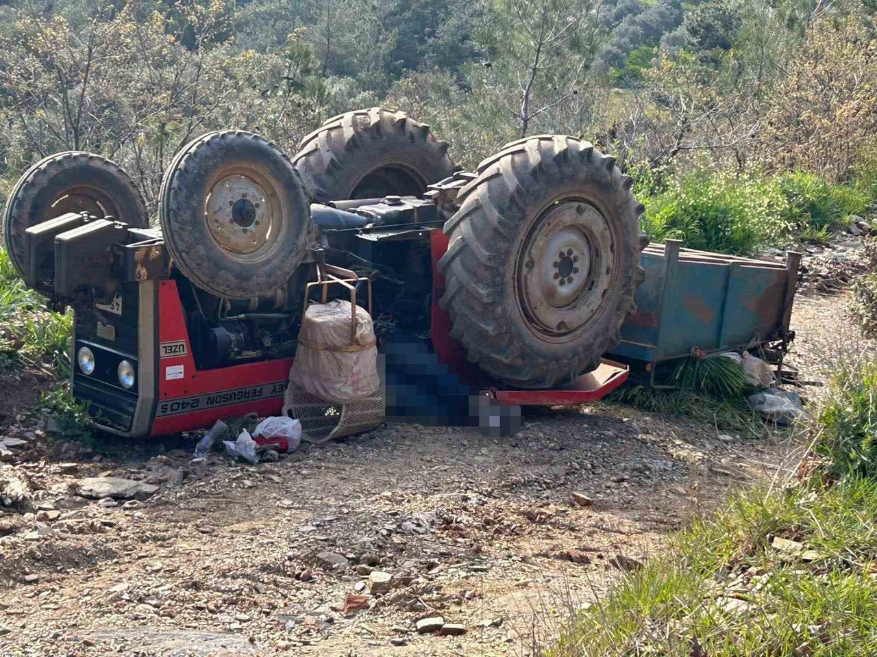 MANİSA’NIN TURGUTLU İLÇESİNDE MEYDANA GELEN TRAKTÖR KAZASINDA AYNI AİLEDEN 3 KİŞİ YAŞAMINI...