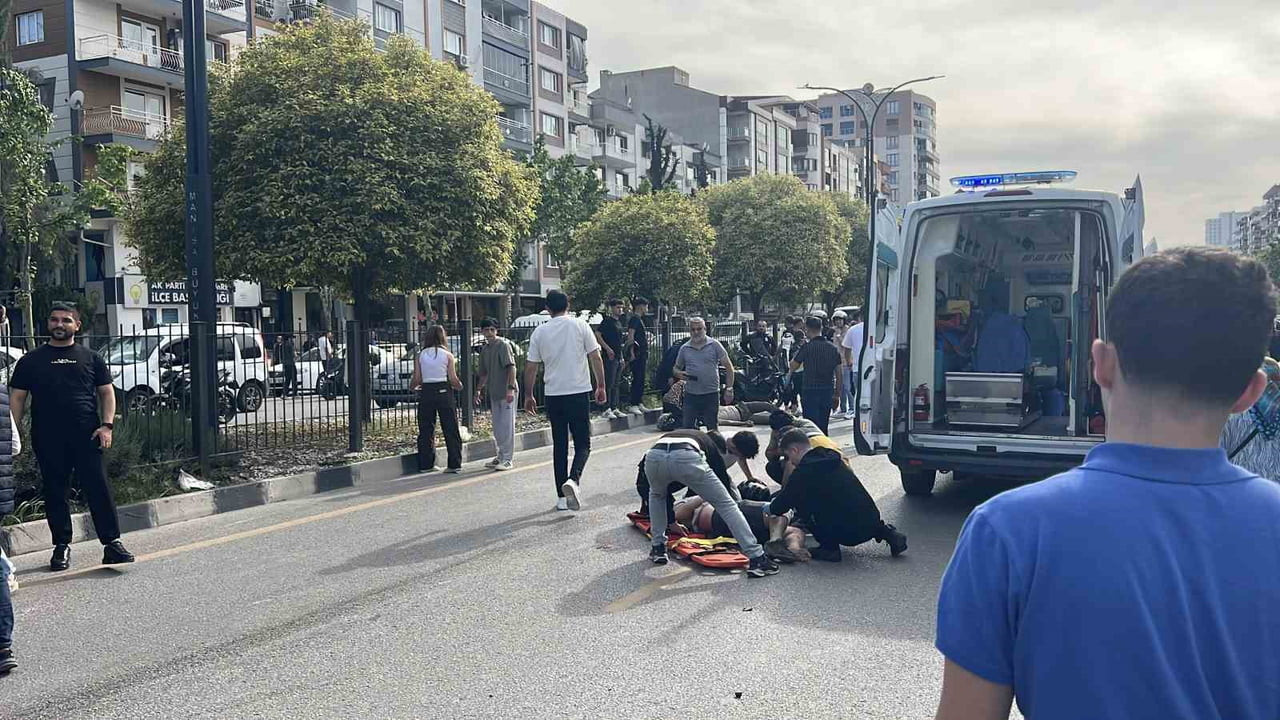 MANİSA’NIN YUNUSEMRE İLÇESİNDE ÜSTGEÇİTTE ASANSÖRDE MAHSUR KALAN VATANDAŞI KURTARMA ÇALIŞMALARI...