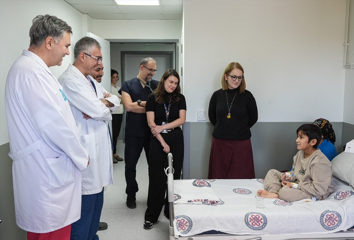 Mantar yedikten sonra zehirlenen ve bu süreçte karaciğer fonksiyonlarını yitiren 12 yaşındaki...
