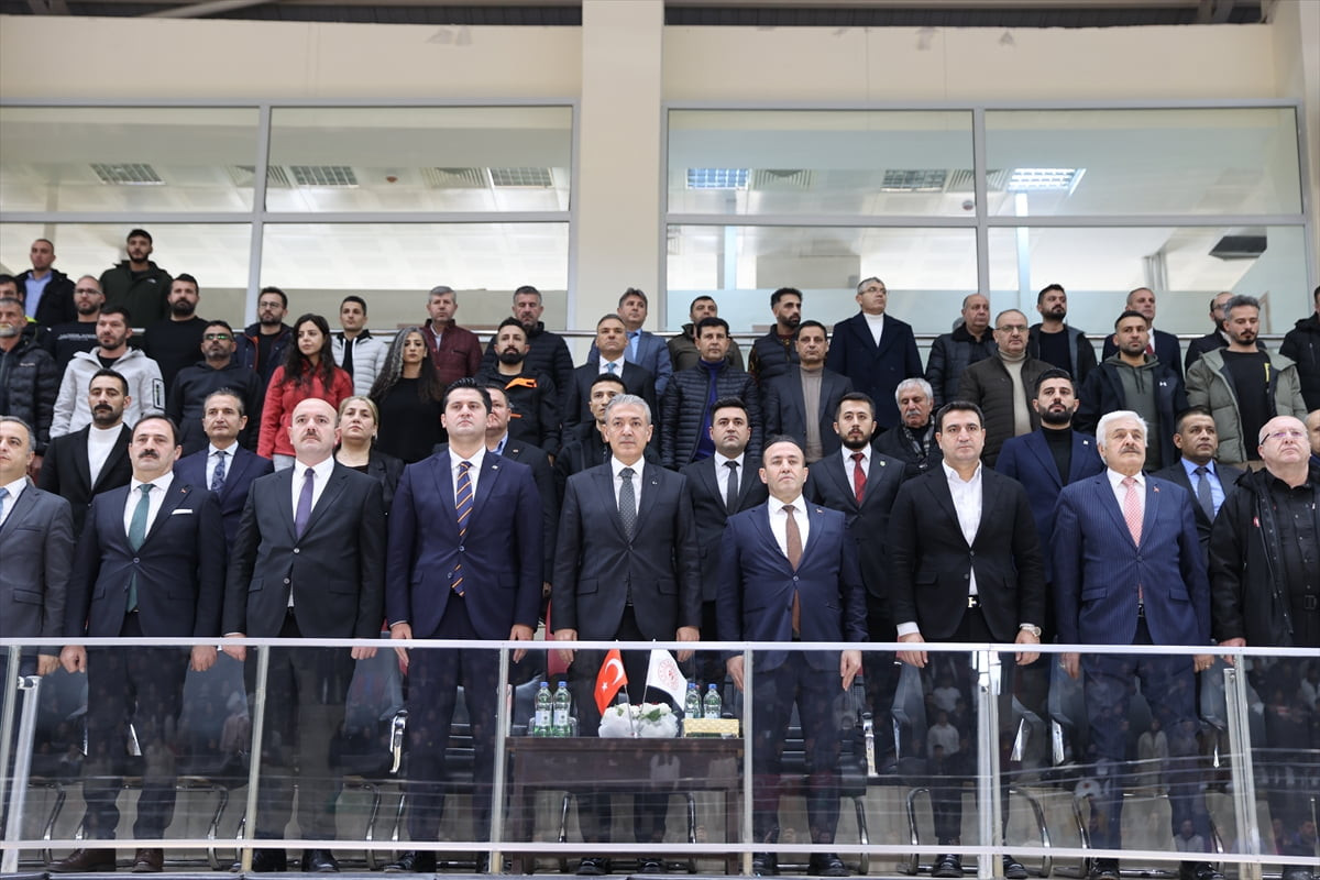 Mardin'de Valilik ve Büyükşehir Belediyesi tarafından 230 amatör ve okul spor kulübüne 11 milyon...