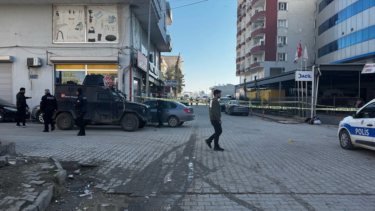 Mardin'in Kızıltepe ilçesinde iki grup arasında çıkan silahlı kavgada 1'i ağır 5 kişi yaralandı....