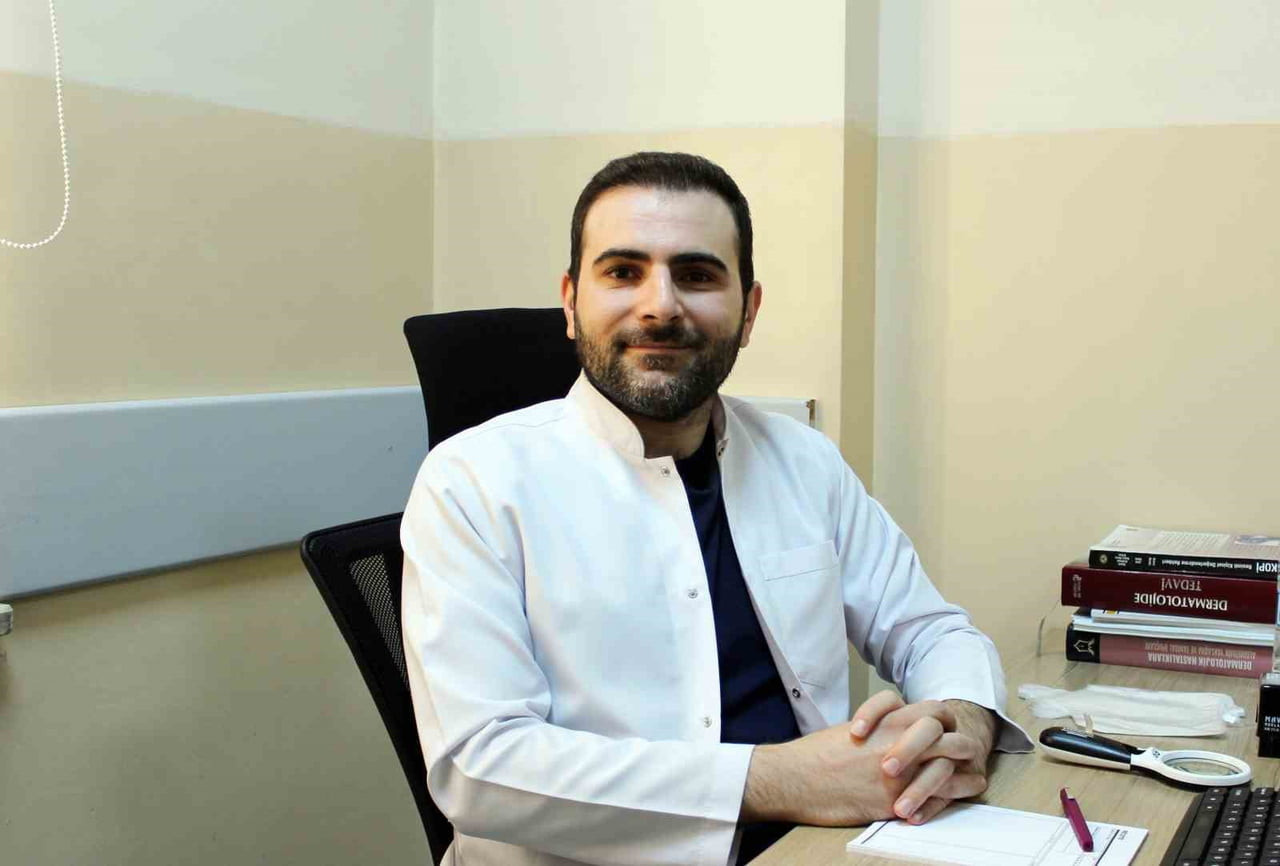MARDİN'İN MİDYAT İLÇE DEVLET HASTANESİ DERİ VE ZÜHREVİ HASTALIKLARI UZMANI DR. MUHAMMED ADAK, YAZ...