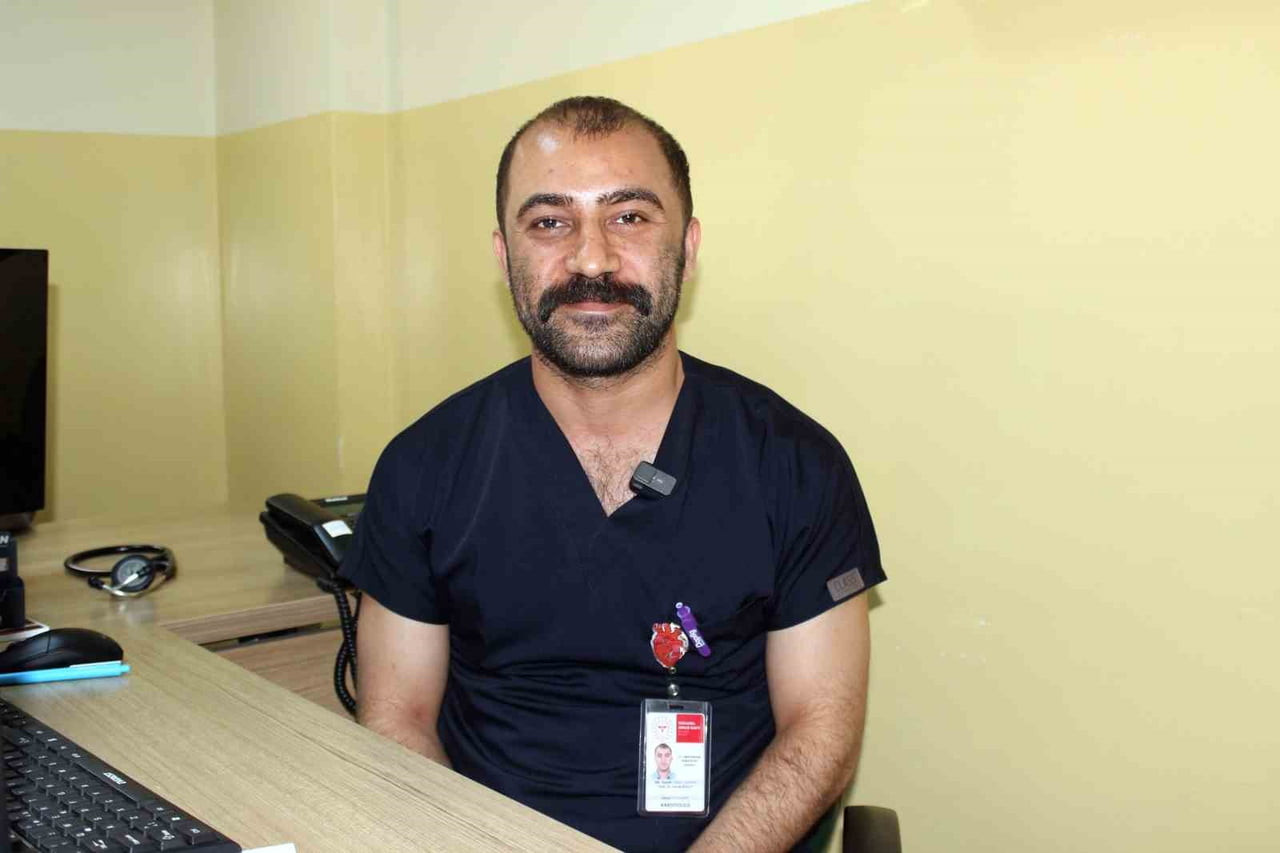 MARDİN'İN MİDYAT İLÇE DEVLET HASTANESİNDE GÖREVLİ KARDİYOLOJİ UZMANI DR. FARUK BULUT, TÜTÜN...