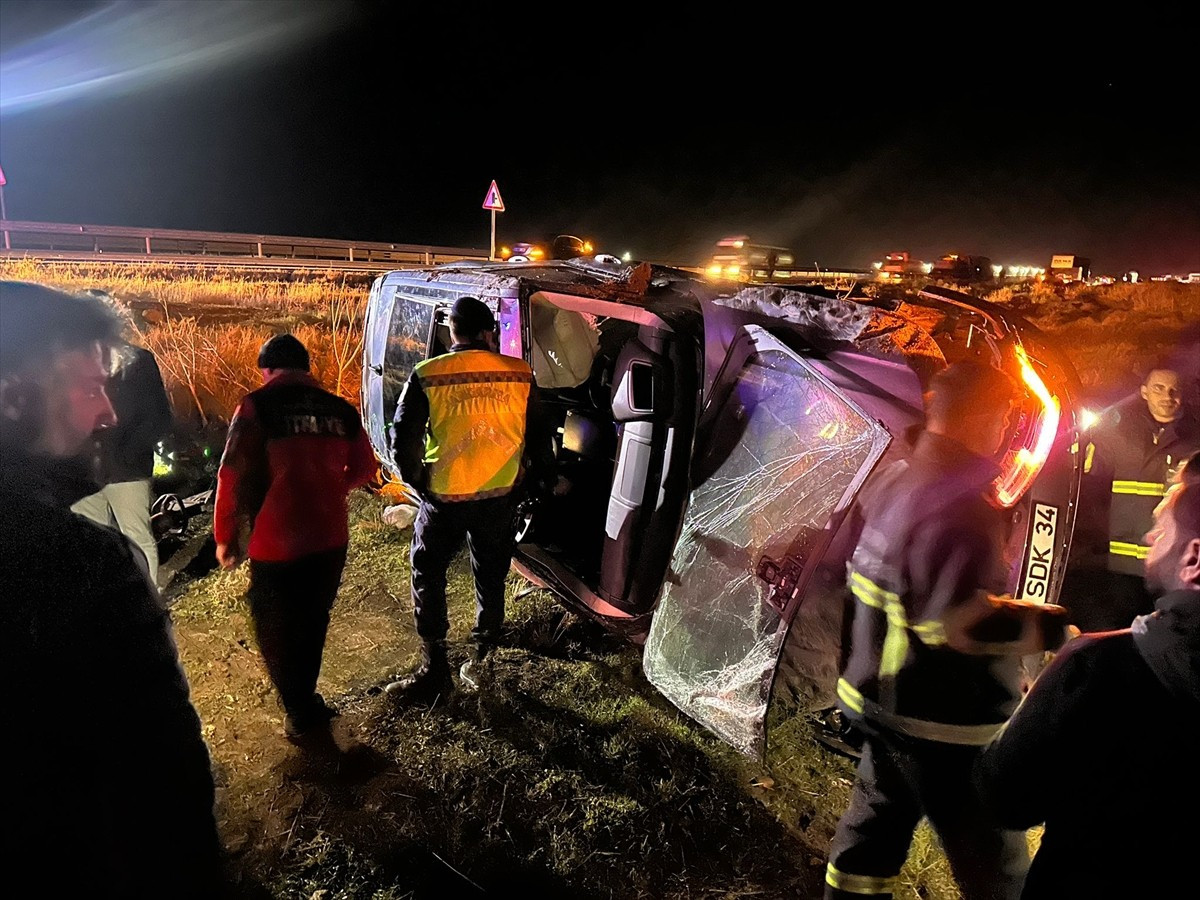 Mardin'in Nusaybin ilçesinde cipin devrilmesi sonucu biri çocuk 4 kişi yaralandı. 