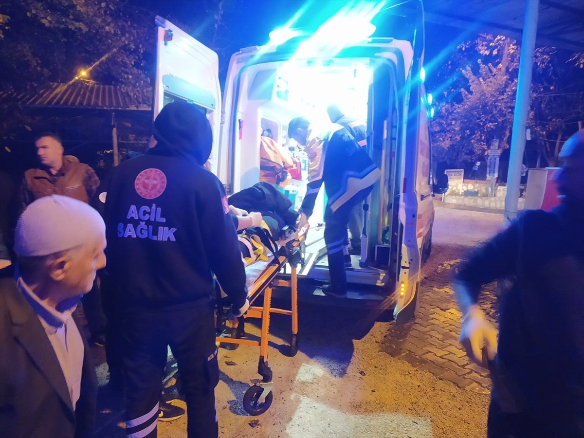 Mardin'in Nusaybin ilçesinde devrilen pikaptaki 2'si çocuk 6 kişi yaralandı.