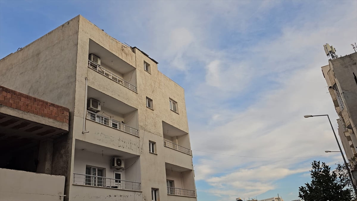 Mardin'in Nusaybin ilçesinde evde silahla vurulmuş halde ölü bulunan Suriyeli iki kız kardeşin...