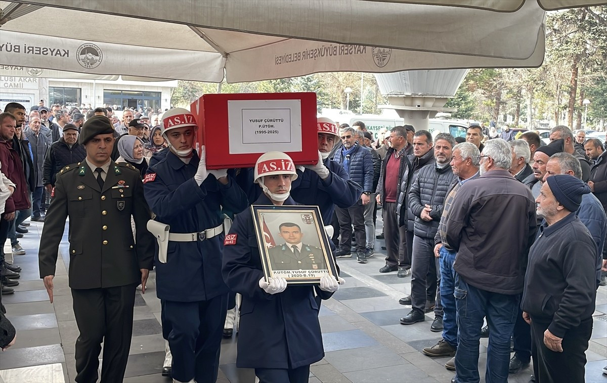 Mardin'in Nusaybin ilçesinde önceki gün motosikletinin devrilmesi sonucu hayatını kaybeden Piyade...