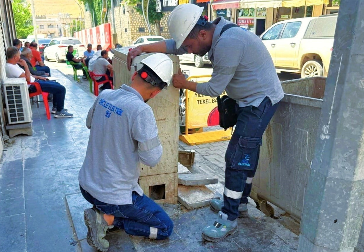 MARDİN’DE DİCLE ELEKTRİK’E AİT OLAN ELEKTRİK PANOLARINDAN YAKLAŞIK 2 BİNİNE YETKİSİZ MÜDAHALE...