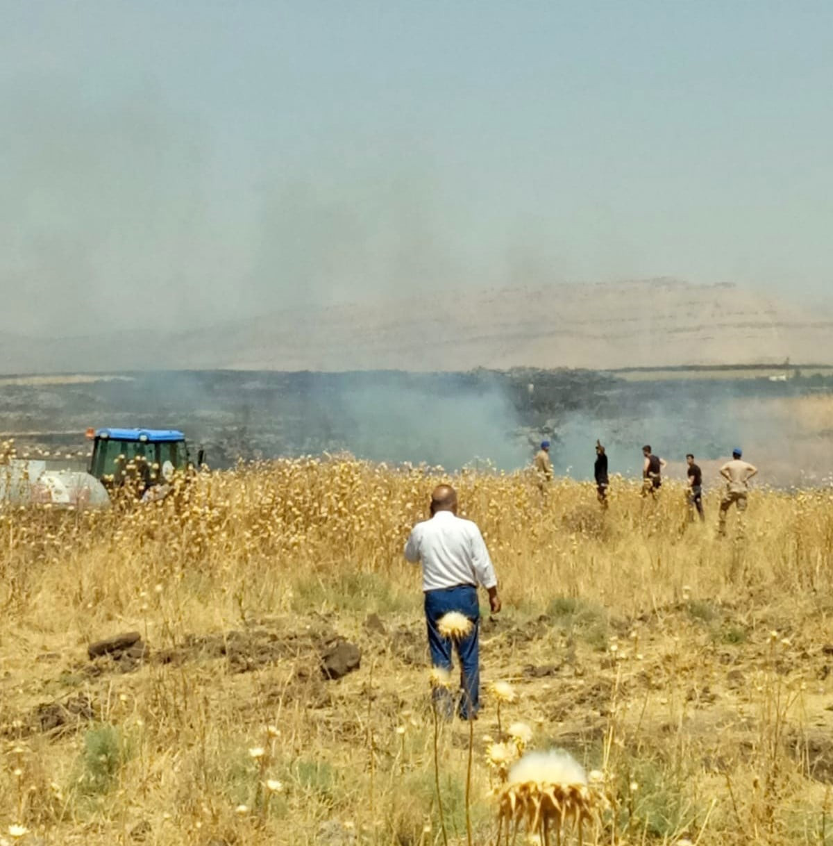 MARDİN’İN DERİK İLÇESİNDE ÇIKAN ANIZ YANGININA EKİPLER HAVADAN VE KARADAN MÜDAHALE...