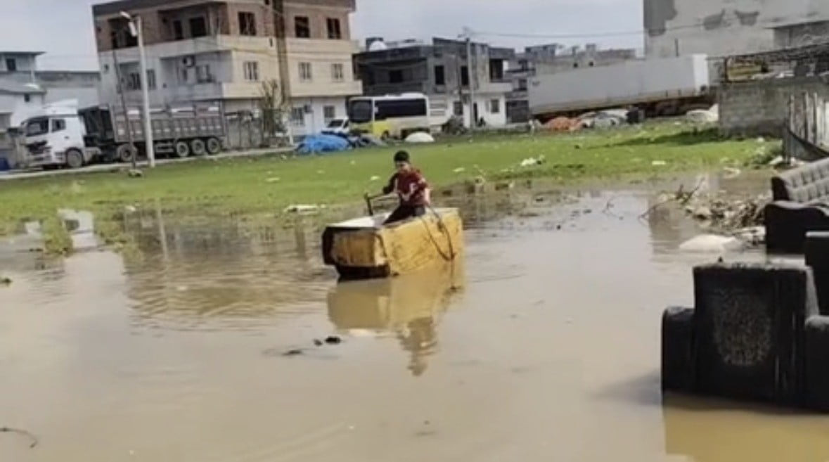 MARDİN’İN KIZILTEPE İLÇESİNDE ETKİLİ OLAN YAĞIŞ SONRASI OLUŞAN SU BİRİKİNTİSİ, İLGİNÇ GÖRÜNTÜLERE...