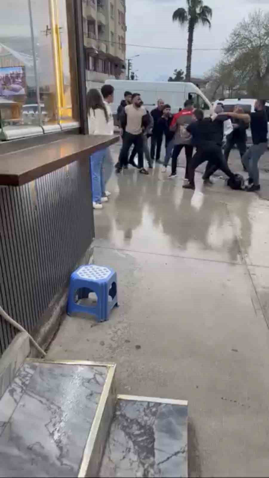 MARDİN’İN KIZILTEPE İLÇESİNDE İKİ GRUP ARASINDA ÇIKAN KAVGADA 1 KİŞİ YARALANDI.