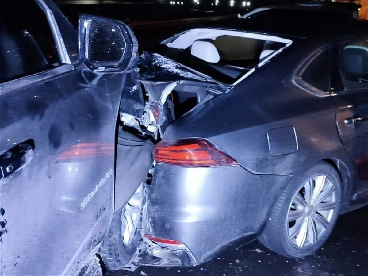 Mardin’in Nusaybin ilçesinde meydana gelen zincirleme trafik kazasında 7 araçta hasar oluştu.