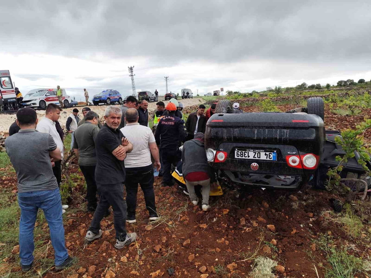 MARDİN’İN ÖMERLİ İLÇESİNDE OTOMOBİLİN DEVRİLMESİ SONUCU MEYDANA GELEN TRAFİK KAZASINDA 1 KİŞİ...