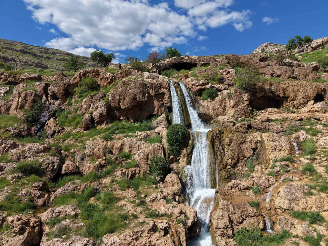MARDİN’İN SAKLI GÜZELLİĞİ GAP ŞELALESİ HAVADAN GÖRÜNTÜLENDİ